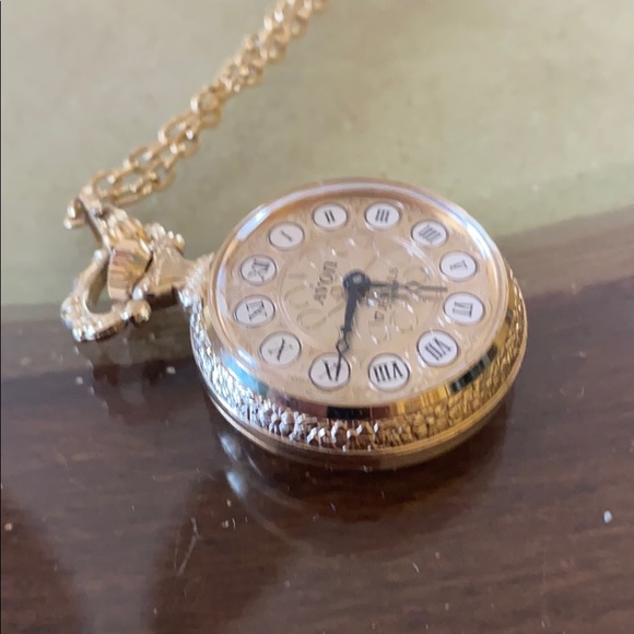 Avon designer 17 jewel watch with chain and case - Picture 12 of 12
